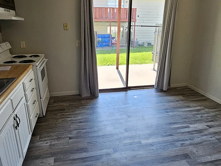 702 Sherbrooke Dr #4 — Photo 9