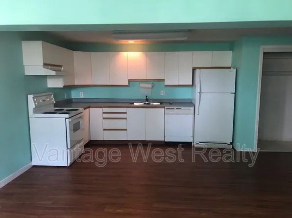 2433B Sexsmith Rd, Kelowna, BC V1V 2E9