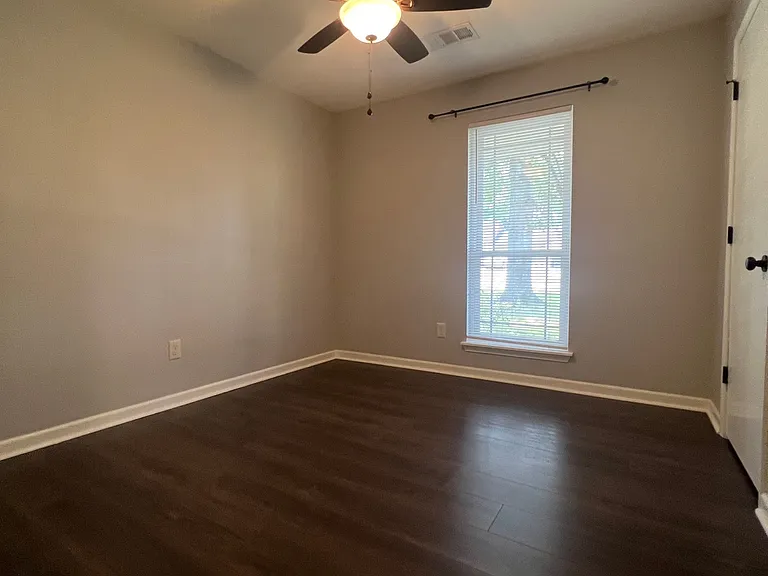 1011 Green Valley Dr — Photo 9