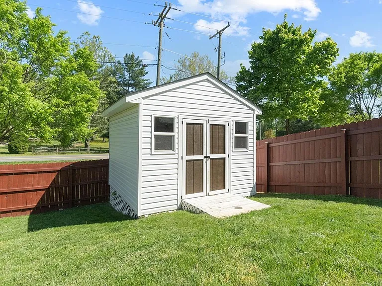 80 Sanctuary Ln — Photo 23
