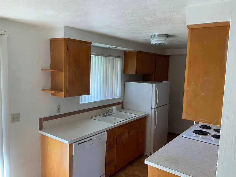 2358 Crescent Ave — Photo 6