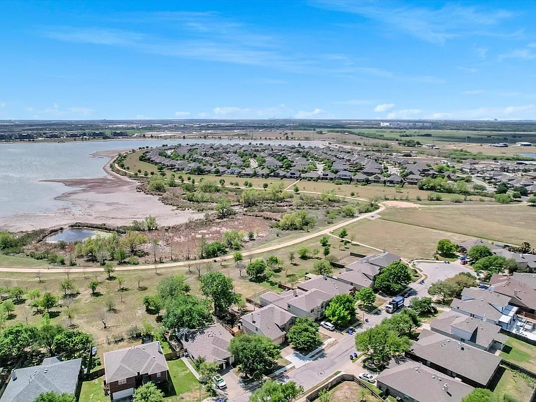 4029 Lake Edge Way — Photo 31