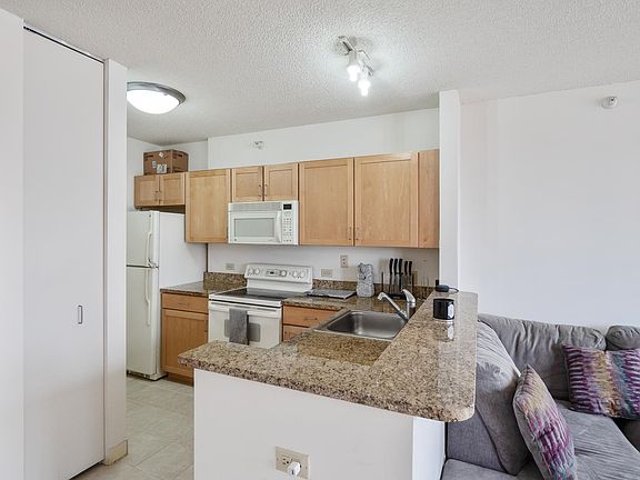 4th image of 222 N Columbus Dr APT 3905