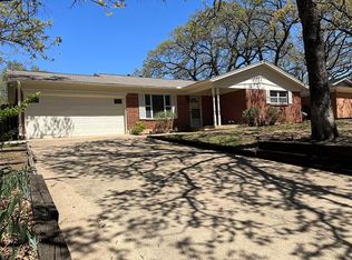 852 Timberhill Dr, Hurst, TX 76053