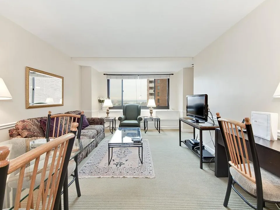 1021 Arlington Blvd