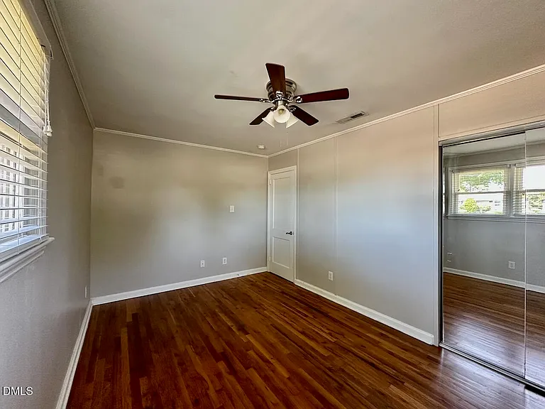 2333 Bernard St — Photo 14