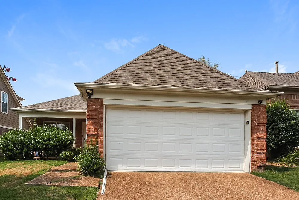 3 bed, 2.0 bath, 1274 sqft, $1,710 — Photo 1