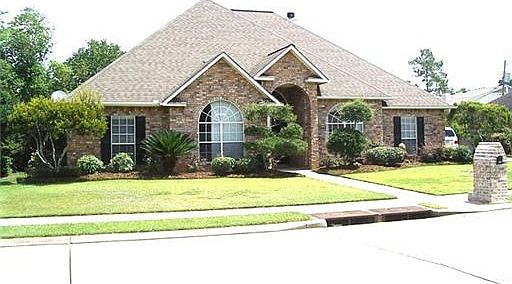 1st image of 909 W Pointe Dr