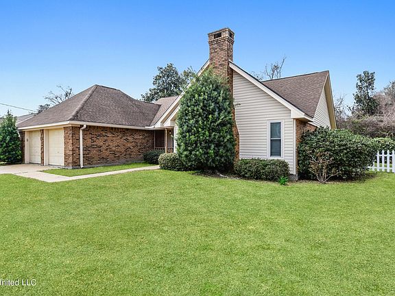 2nd image of 619 Sarazen Dr
