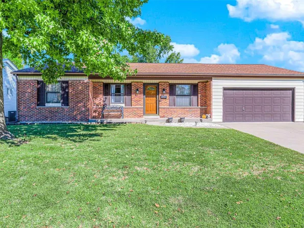 841 Townhouse Ln, Hazelwood, MO 63042