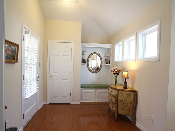 Entry w/built-in bench