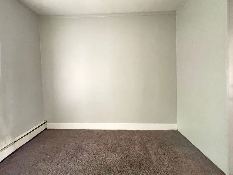 Preleasing For August! Close To Campus — Photo 19
