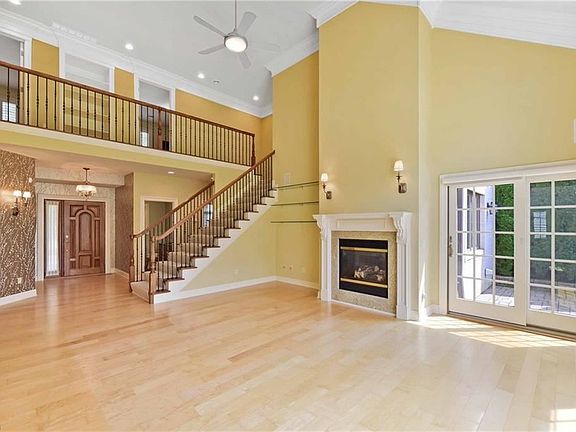 3rd image of 3 Warwick Ln