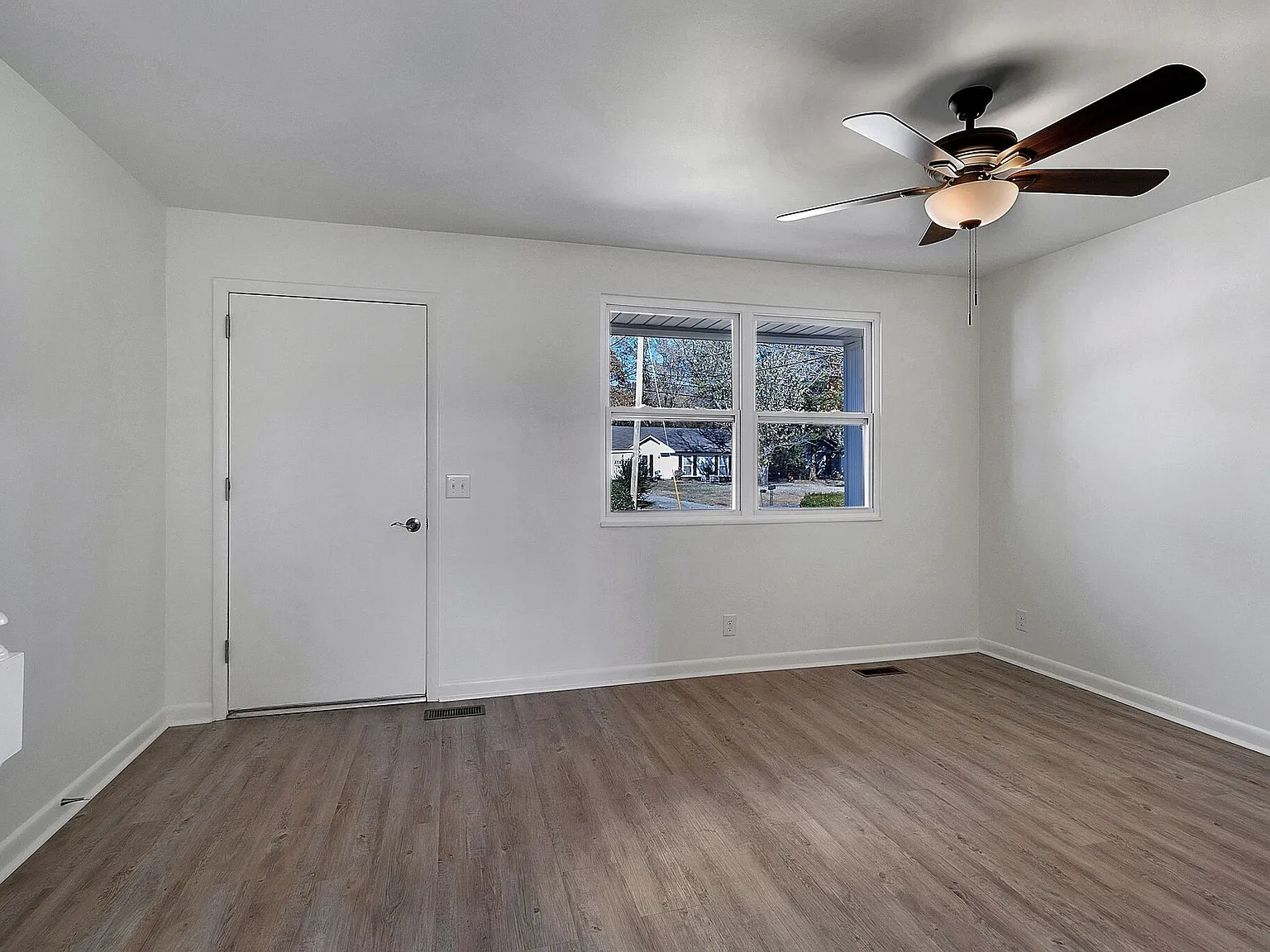 4 bed, 2.0 bath, 1288 sqft, $2,295 — Photo 4