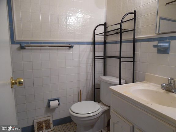 5th image of 8116 Langdon St #1