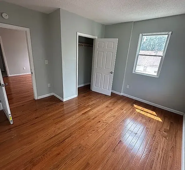 842 Congress Ave #3 — Photo 6
