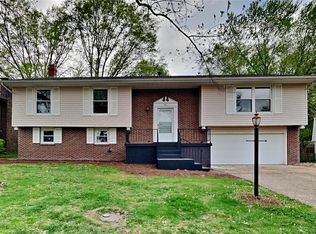 421 Stone River Rd, Belleville, IL 62221