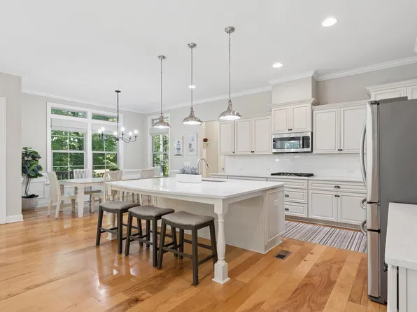 224 Brook Manor Ct, Cary, NC 27513