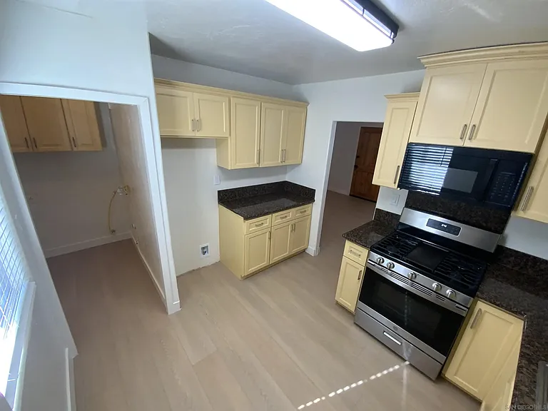 520 Glover Ave #A — Photo 9