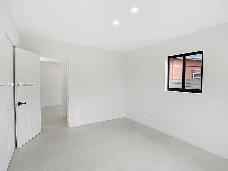 2230 N 62nd Ave — Photo 15