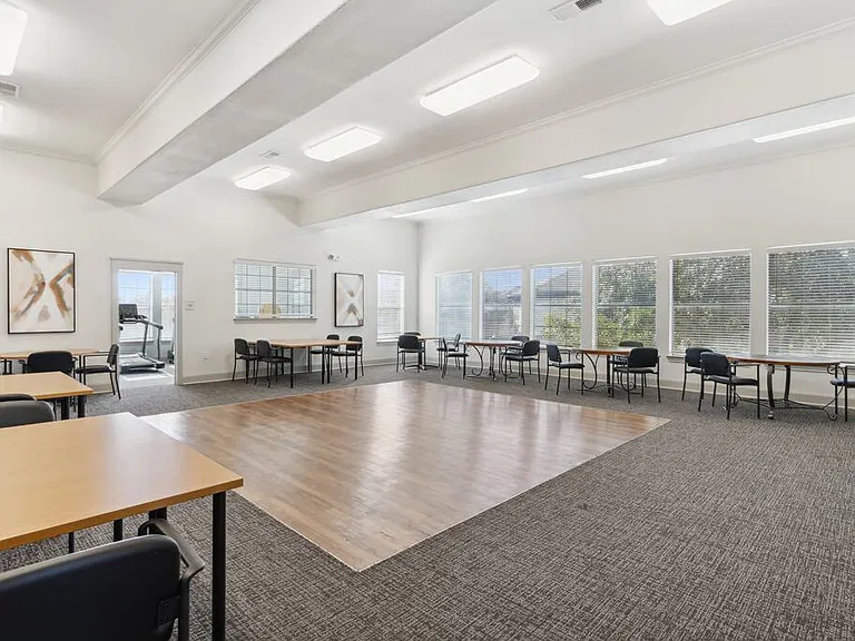 The Sorento Apartments — Photo 16