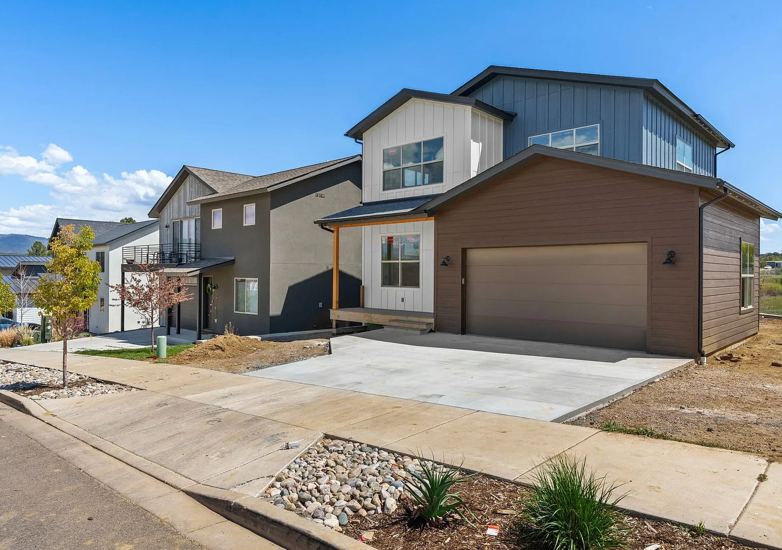 Brand-New 3-Bedroom Home in Elevation Park with Mountain Views — Photo 2