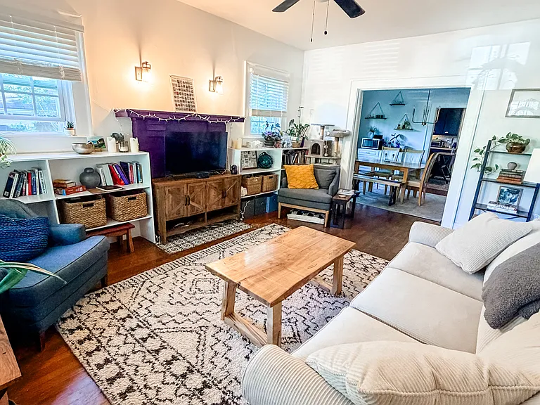 1003 Lexington Ave — Photo 2