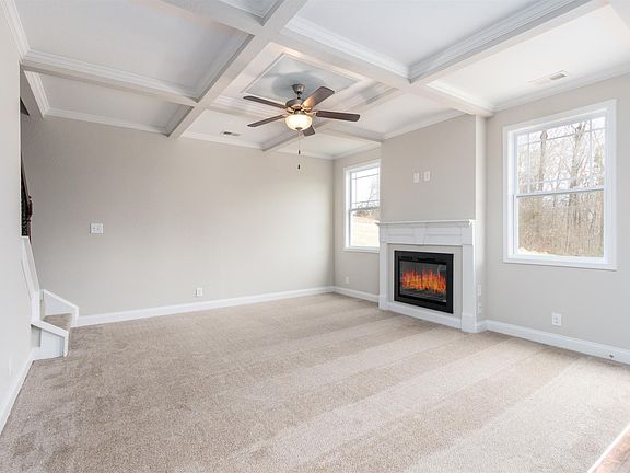 4th image of 518 W Creek Dr