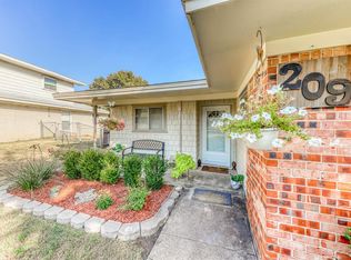 209 Eric Ln, Benbrook, TX 76126