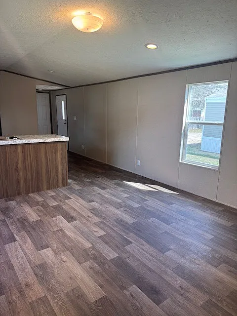 3 bed, $1,350 — Photo 3