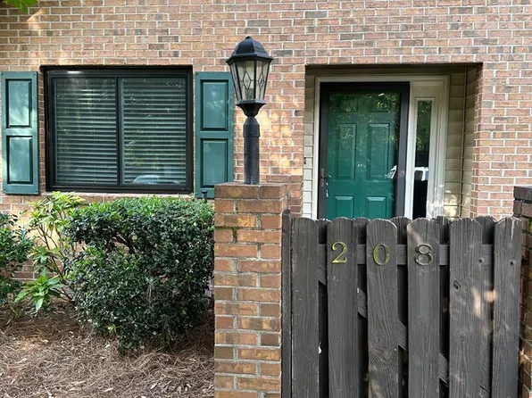 208 Abbey Ln, Greenwood, SC 29649