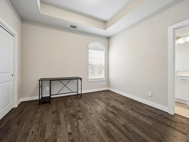 2710 Freund St — Photo 14