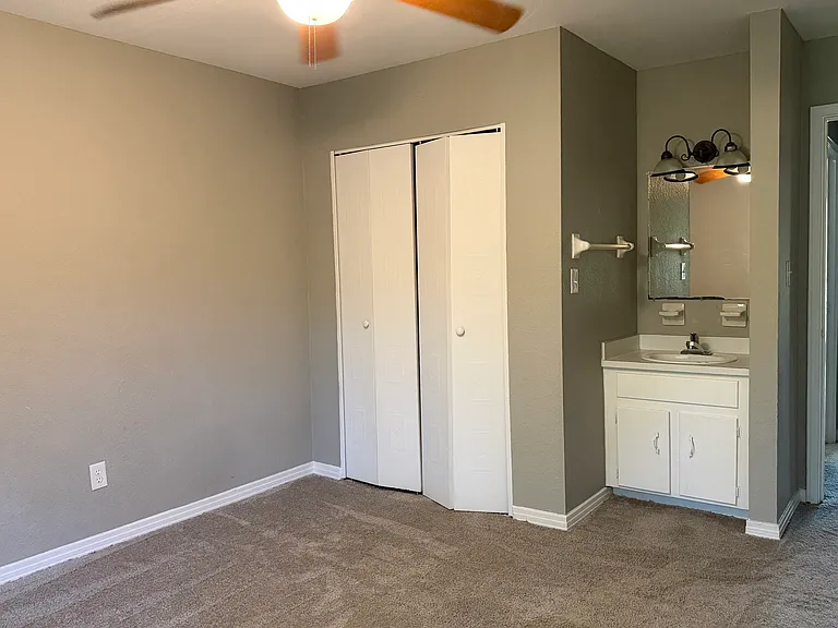 2107 Langley Ave — Photo 13