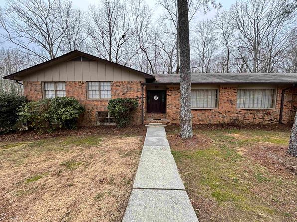 1651 Greenbrier Dr SW, Cullman, AL 35055
