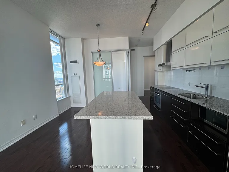 770 Bay St #Penthouse 206 — Photo 9