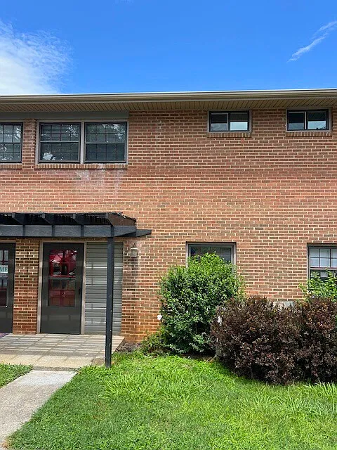 Building Photo - 809 Randolph St #2