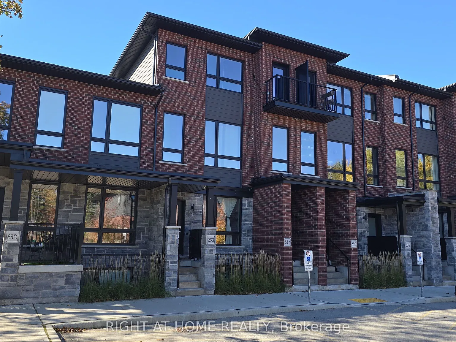 3 bed, $2,650 — Photo 2