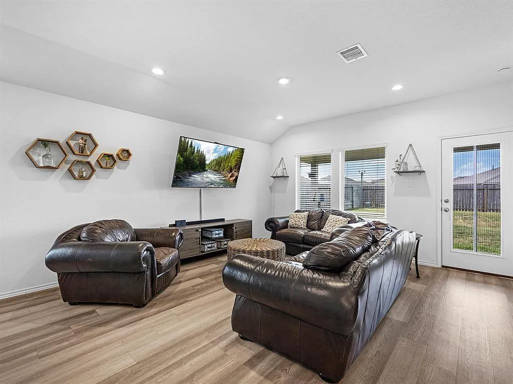 Building Photo - 21334 Riverdew Dr