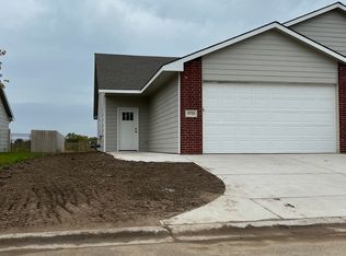 3733 S Bluelake Ct, Wichita, KS 67215