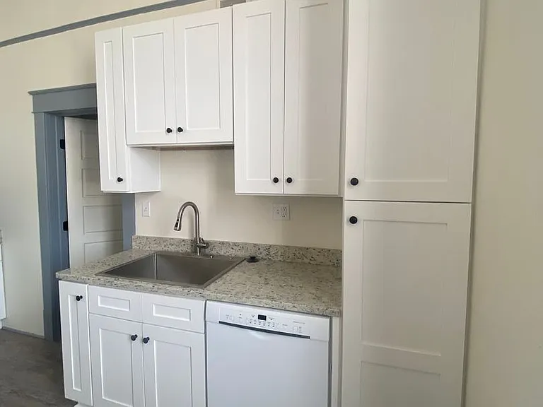 105 1/2 S Main St — Photo 15