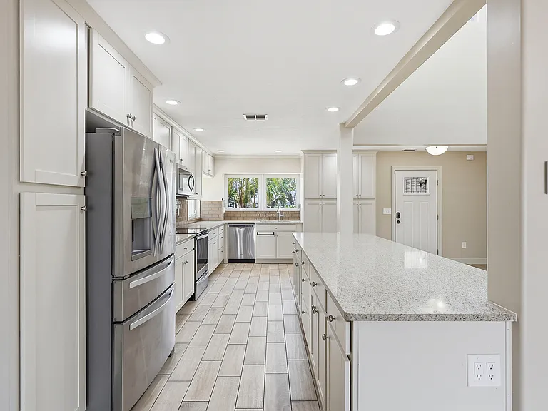 11206 Longwood Ct — Photo 13