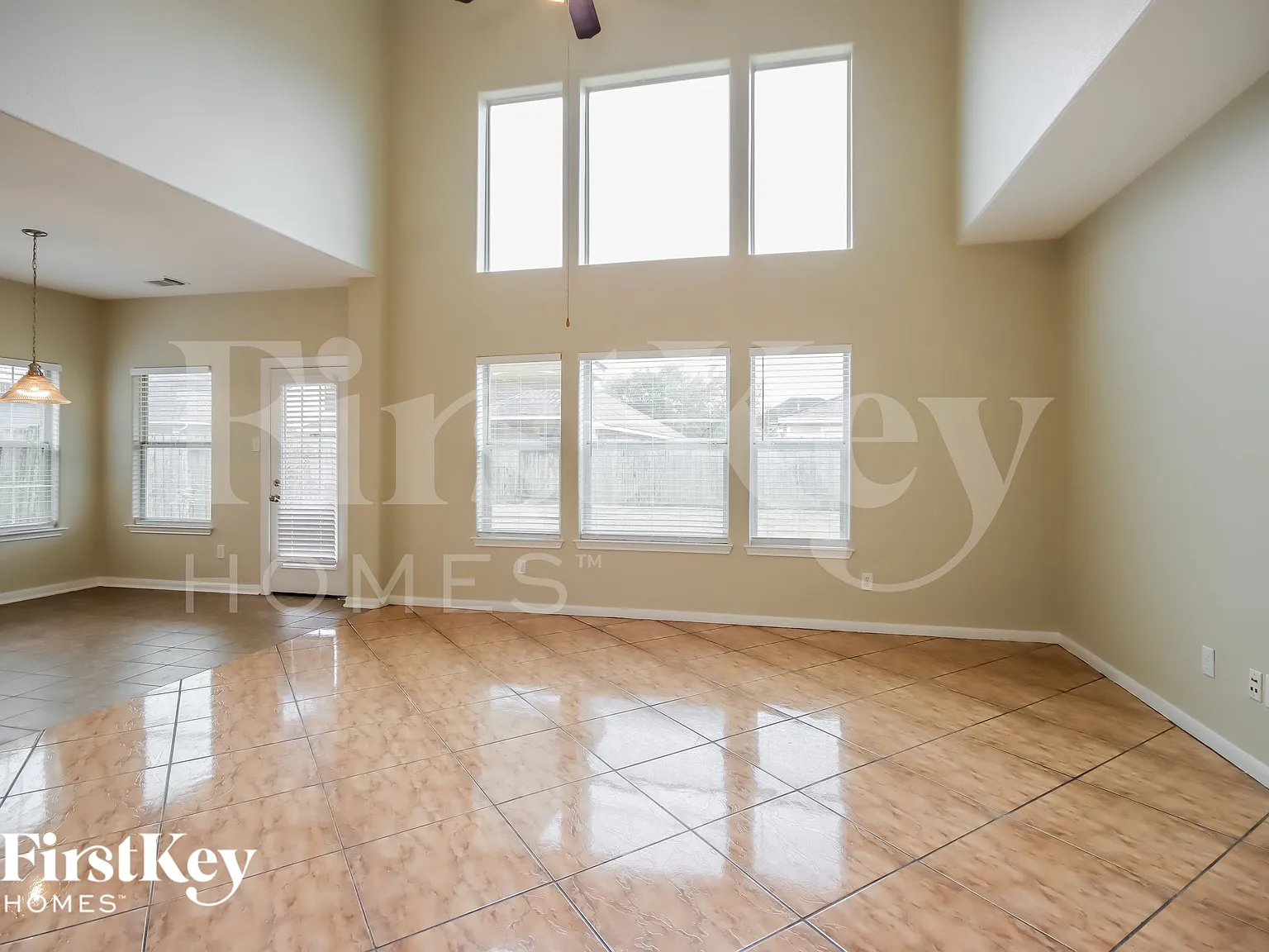 4 bed, 2.5 bath, 2731 sqft, $2,075 — Photo 3