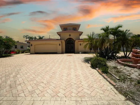 108 24th St, Belleair Beach, FL 33786