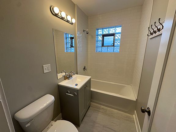 2nd image of 4869 N Elston Ave