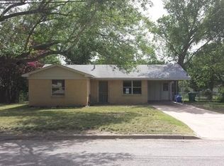 704 N Rhomberg St, Burnet, TX 78611