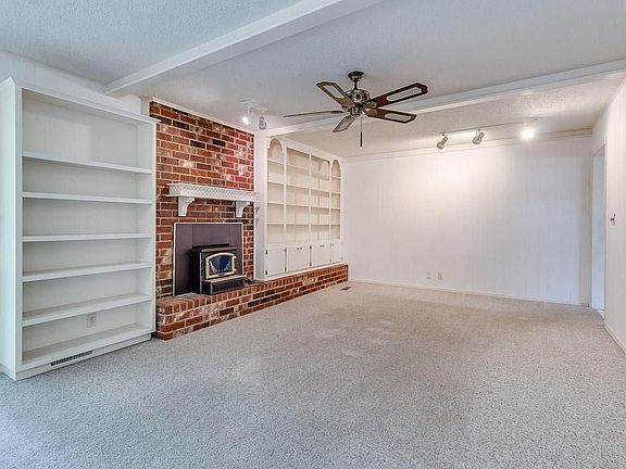 5th image of 1328 E Hills Dr