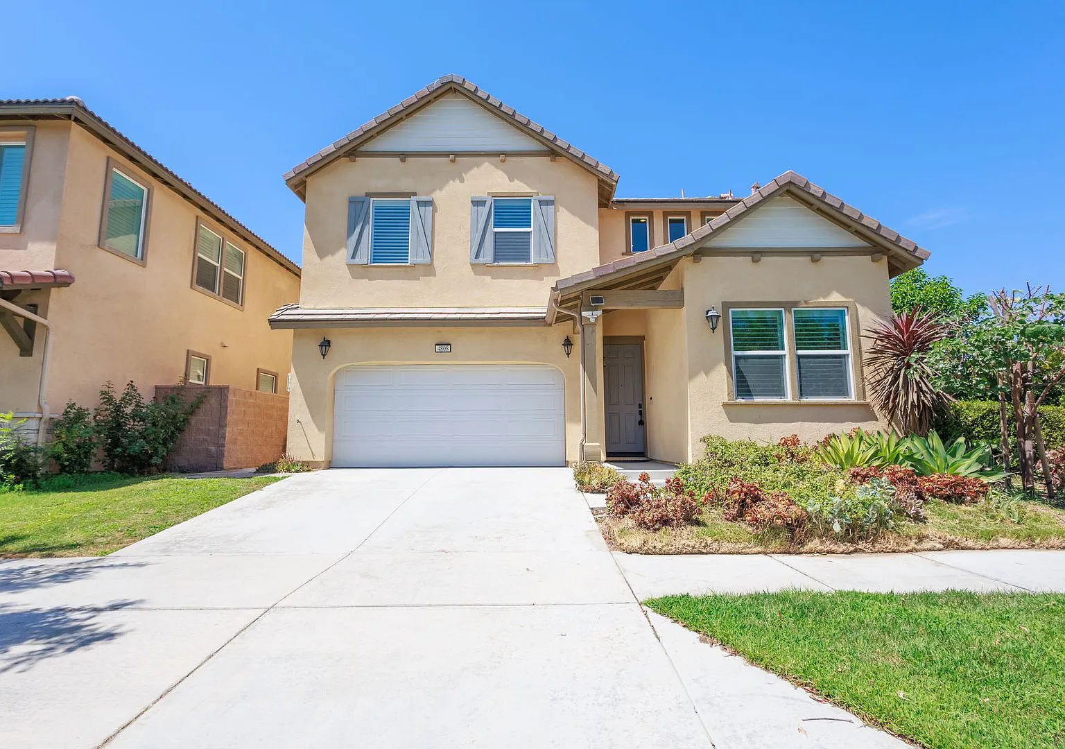 Beautiful Single-Family Home in Prime Ontario Location Your Perfect New Home! — Photo 1