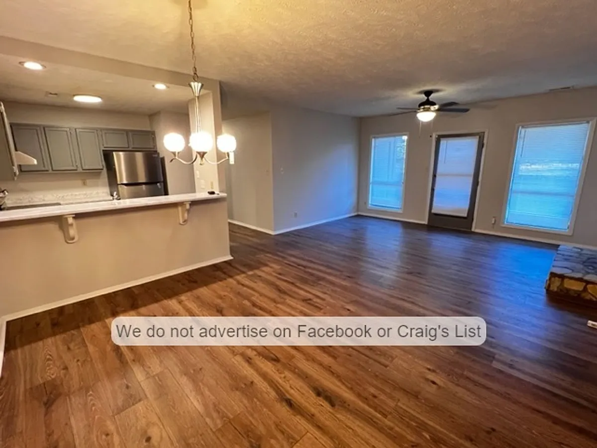 Building Photo - 1849 Tryon Dr #2