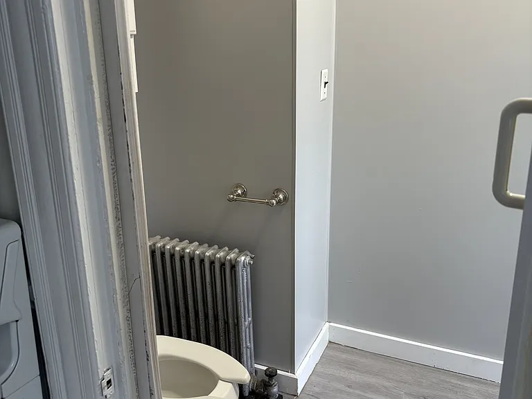 881 Main St #4 — Photo 10