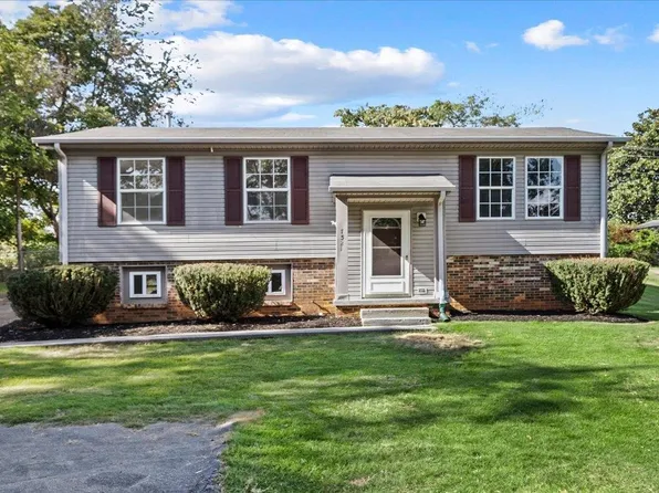 7521 Brandon Rd, Radford, VA 24141